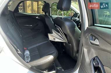 Хэтчбек Ford Focus 2012 в 