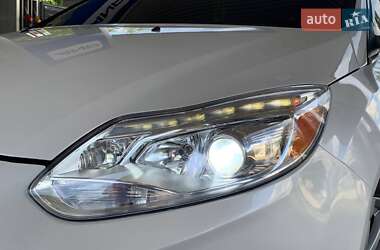 Хэтчбек Ford Focus 2012 в 
