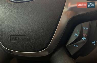 Хэтчбек Ford Focus 2012 в 