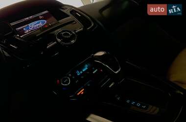 Хэтчбек Ford Focus 2012 в 
