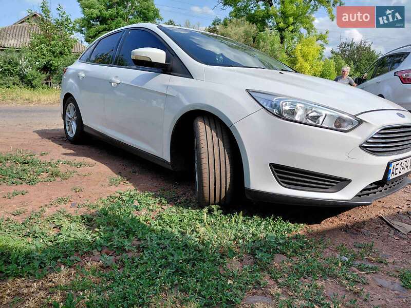 Седан Ford Focus 2015 в П'ятихатках