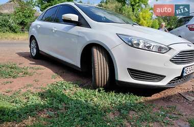 Седан Ford Focus 2015 в 