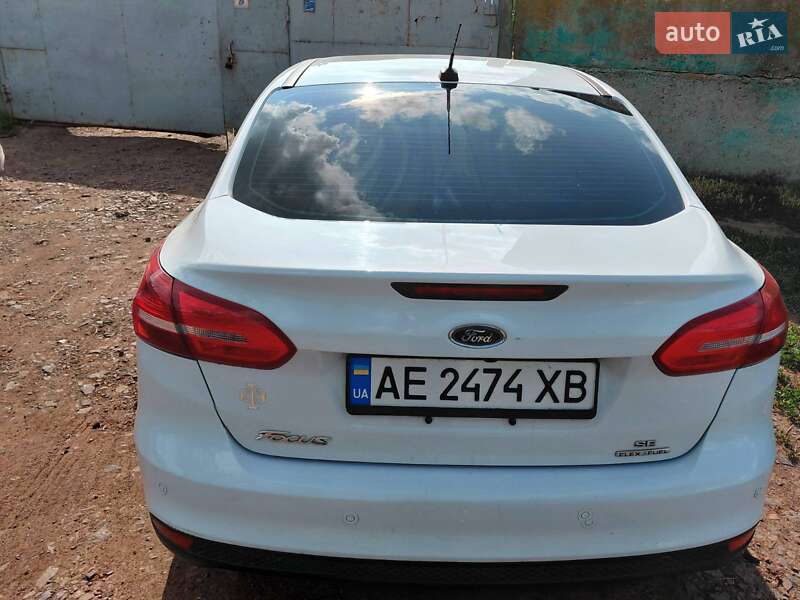 Седан Ford Focus 2015 в П'ятихатках