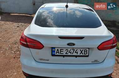 Седан Ford Focus 2015 в 