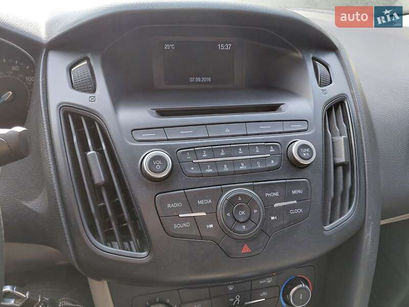 Седан Ford Focus 2015 в П'ятихатках