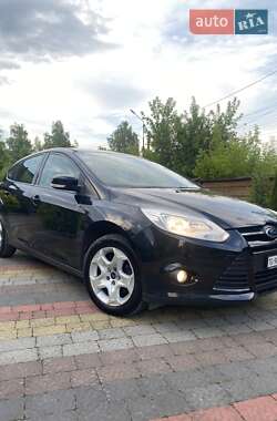 Хэтчбек Ford Focus 2011 в 