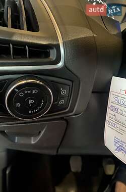 Хэтчбек Ford Focus 2011 в 
