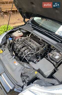 Хэтчбек Ford Focus 2011 в 