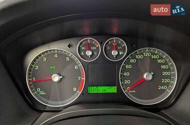 Хэтчбек Ford Focus 2006 в 