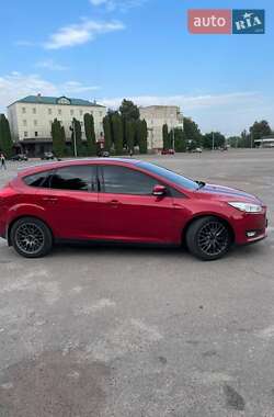 Хэтчбек Ford Focus 2015 в 