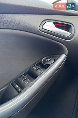 Хэтчбек Ford Focus 2014 в 