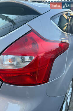 Хэтчбек Ford Focus 2013 в 