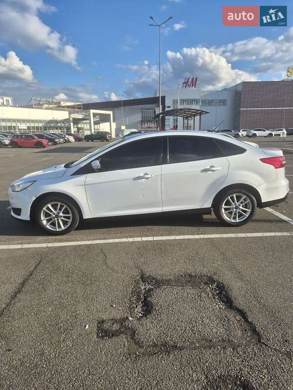 Седан Ford Focus 2015 в Києві