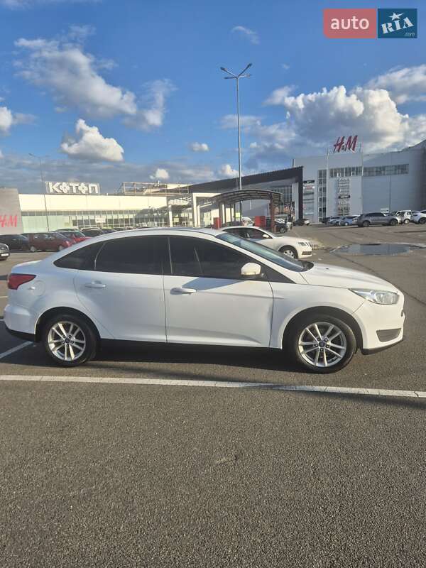 Седан Ford Focus 2015 в Києві