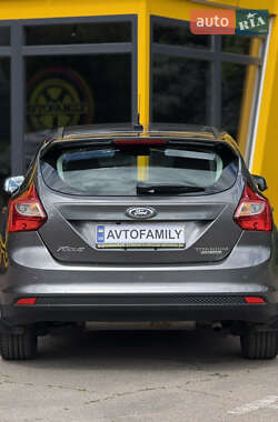 Хэтчбек Ford Focus 2012 в 