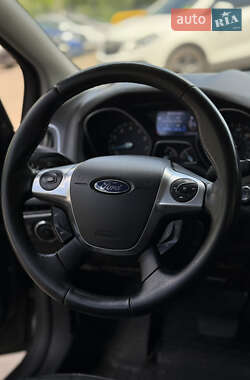 Хэтчбек Ford Focus 2012 в 