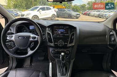 Хэтчбек Ford Focus 2012 в 