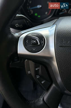 Хэтчбек Ford Focus 2012 в 