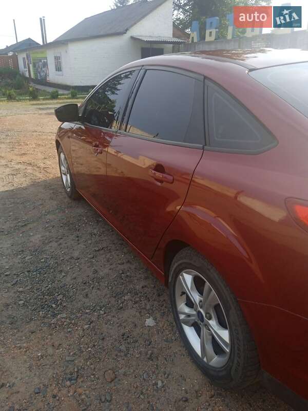 Седан Ford Focus 2013 в Ромнах