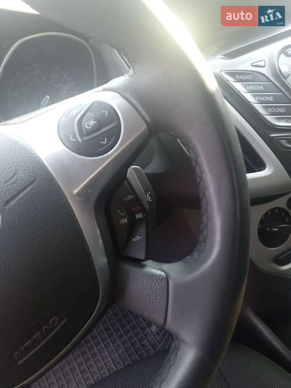 Седан Ford Focus 2013 в Ромнах