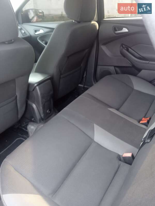 Седан Ford Focus 2013 в Ромнах
