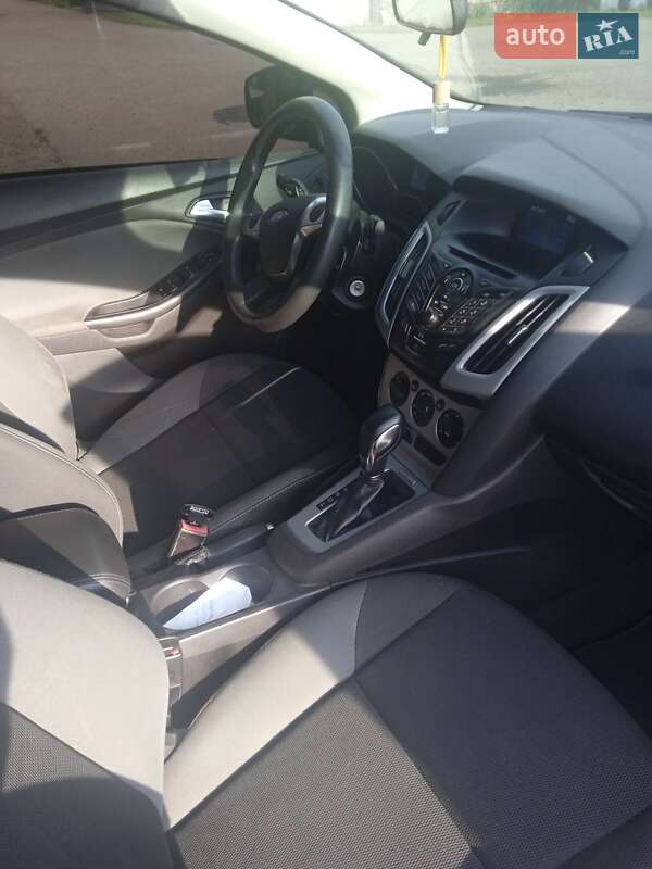 Седан Ford Focus 2013 в Ромнах