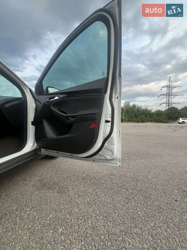 Седан Ford Focus 2015 в Днепре фото 27 Седан Ford Focus 2015 в Днепре