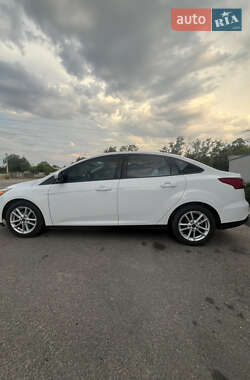 Седан Ford Focus 2015 в 