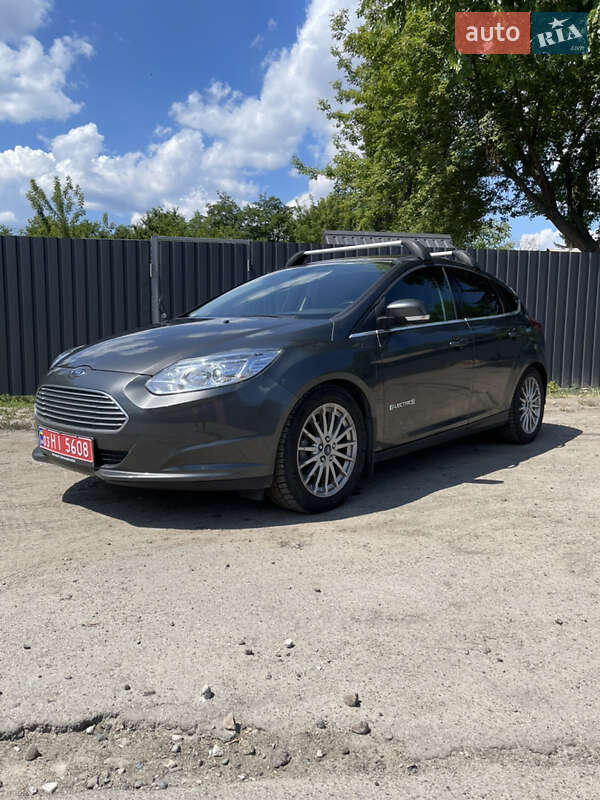 Хэтчбек Ford Focus 2018 в 