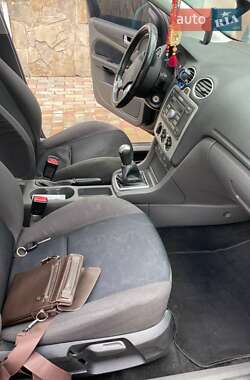 Хэтчбек Ford Focus 2005 в 