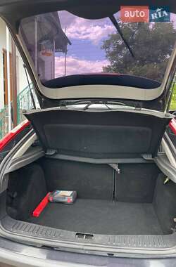 Хэтчбек Ford Focus 2005 в 