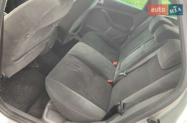 Хэтчбек Ford Focus 2006 в 