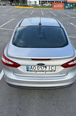 Седан Ford Focus 2011 в 