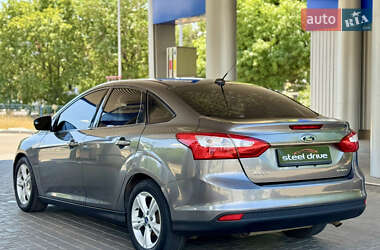 Седан Ford Focus 2014 в 