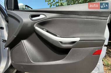 Хэтчбек Ford Focus 2013 в 