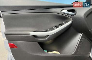 Хэтчбек Ford Focus 2013 в 