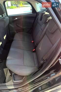 Хэтчбек Ford Focus 2011 в 