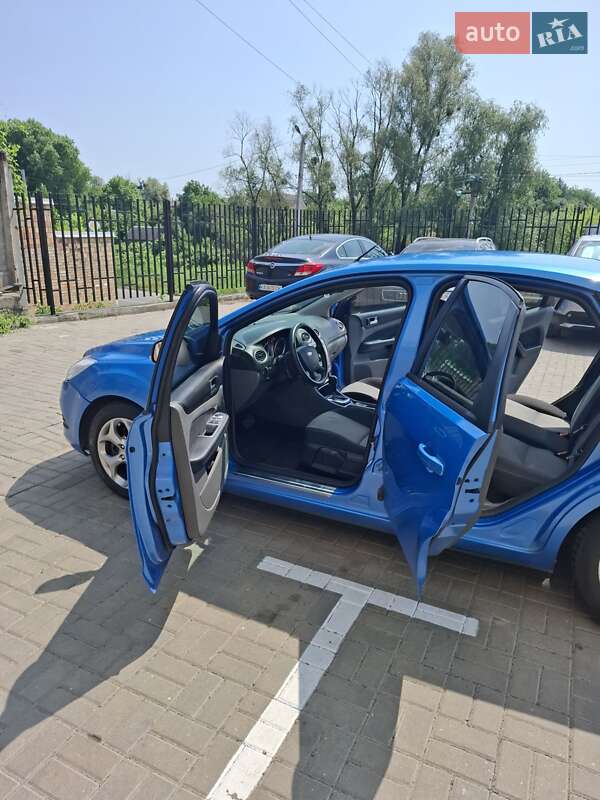 Хэтчбек Ford Focus 2010 в Киеве