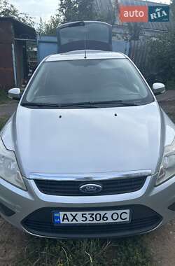 Хэтчбек Ford Focus 2011 в 