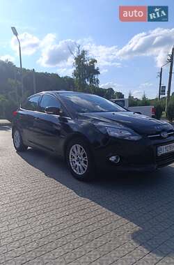 Хэтчбек Ford Focus 2011 в 