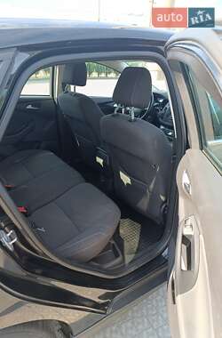 Хэтчбек Ford Focus 2011 в 