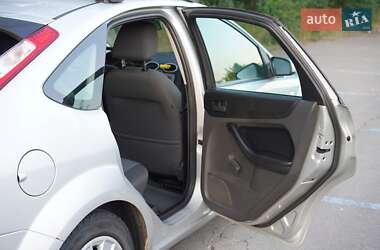 Хэтчбек Ford Focus 2007 в 