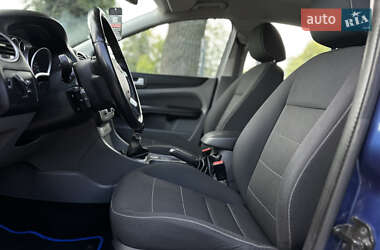 Хэтчбек Ford Focus 2009 в 