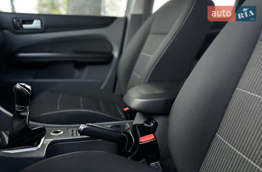 Хэтчбек Ford Focus 2009 в 