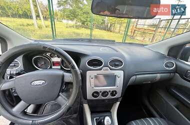 Хэтчбек Ford Focus 2011 в 