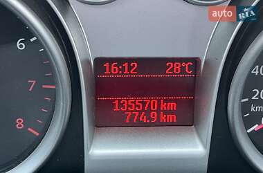 Хэтчбек Ford Focus 2011 в 