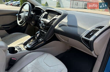 Хэтчбек Ford Focus 2012 в 
