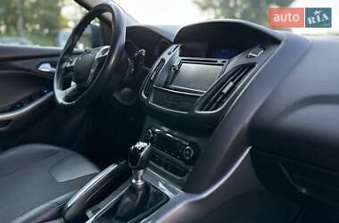 Хэтчбек Ford Focus 2012 в 