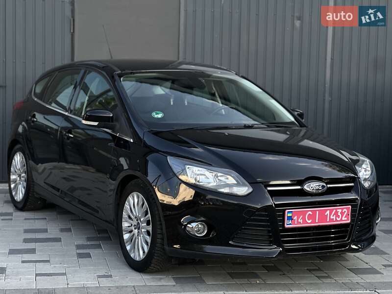 Хэтчбек Ford Focus 2012 в 