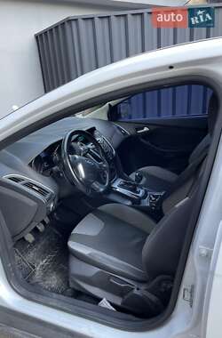 Хетчбек Ford Focus 2013 в 